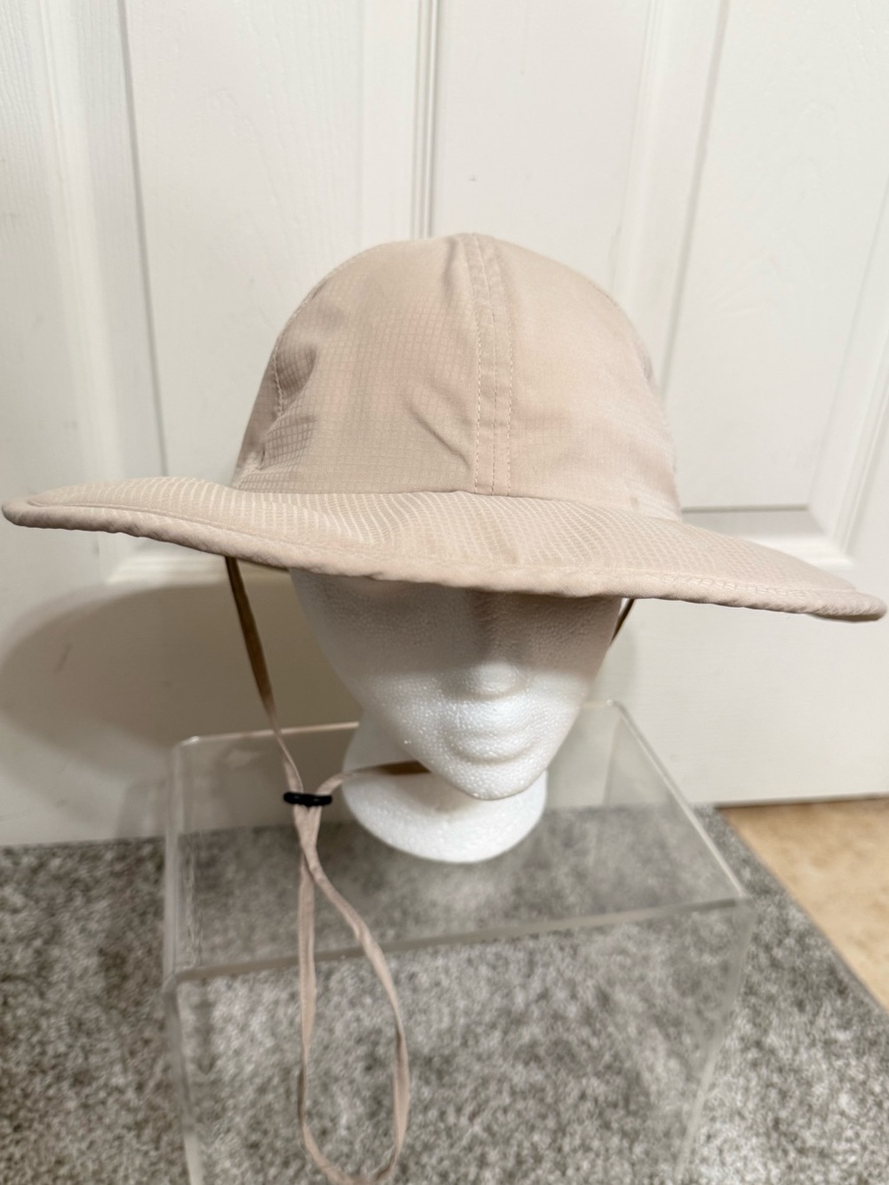 Columbia women’s Beige Packable Sun Hat